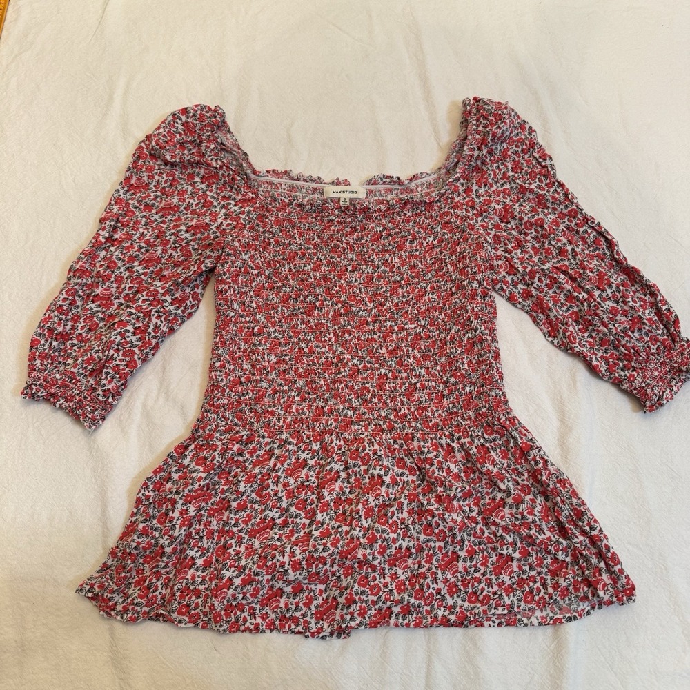 Max Studio Blouse S Womens Red Floral Smocked Peplum Top 100% Rayon Puff Sleeve